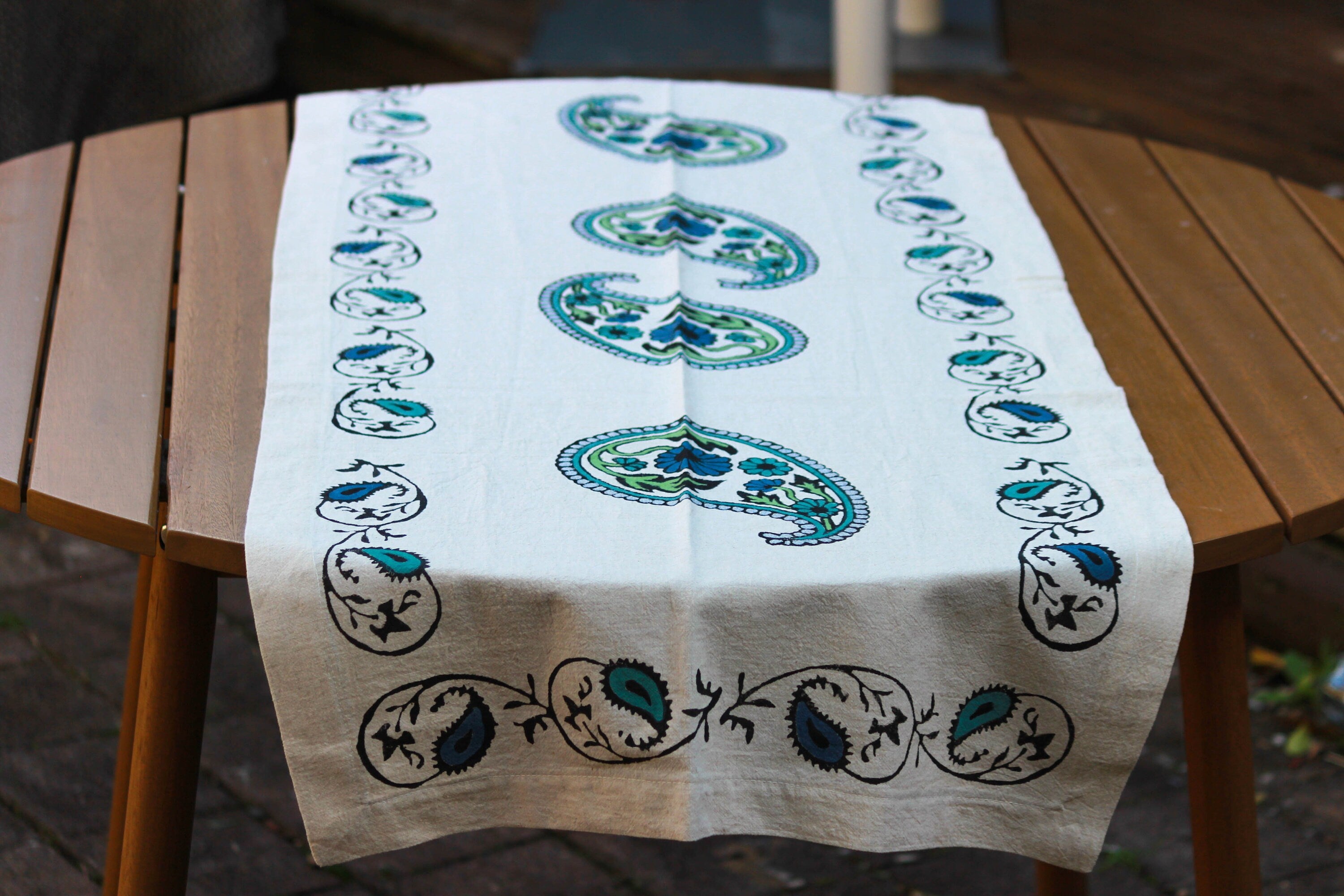 From everyday dining to casual get-together, make a statement with our table runners. With our unique and different table runner patterns